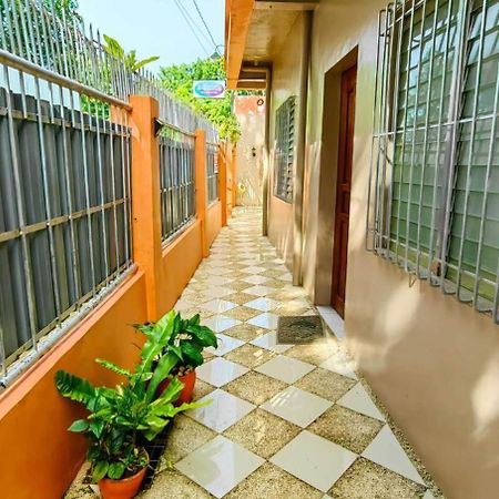 Las Residencias Bed And Breakfast Puerto Princesa Eksteriør bilde